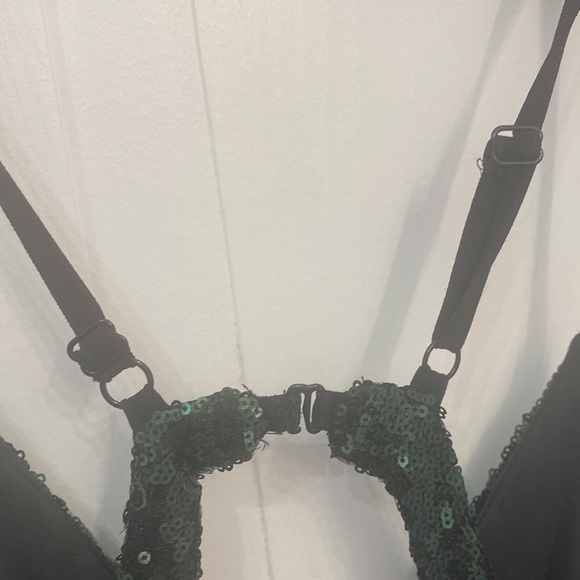 Morgan & Co Long Keyhole back Green Sequin Dress Size 3 - Picture 5 of 11